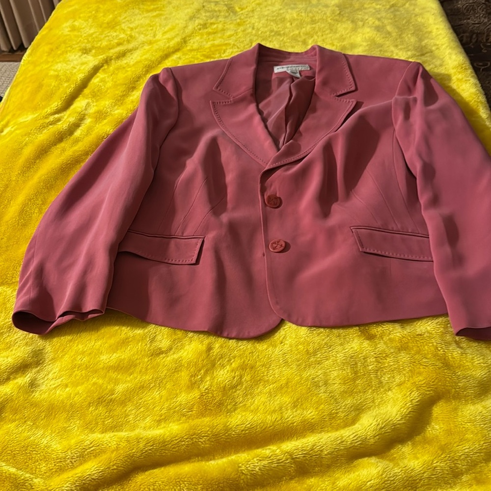 Two piece suit Jones New York size 22W.  
Shell silk, lining polyester.